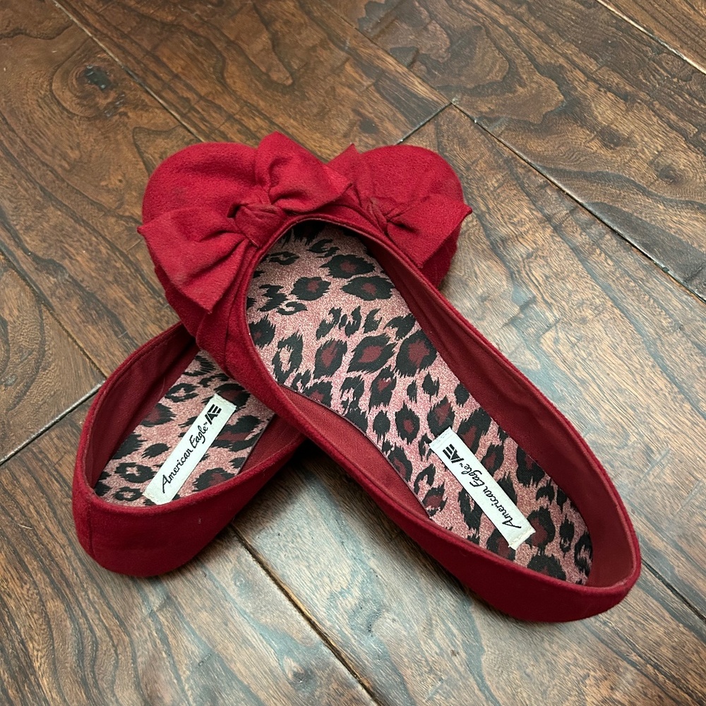 Red American Eagle flats